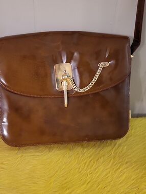 Vtg. NICHOLAS REICH Brown PLeather Crossbody Bag with Gold Chain Accent